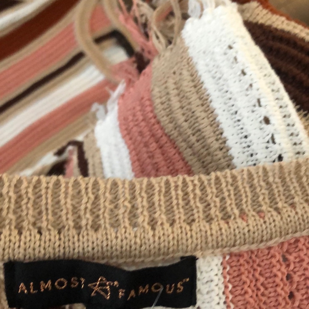 Almost Famous Womens Striped Fringe Sleeveless Top - Picture 3 of 6